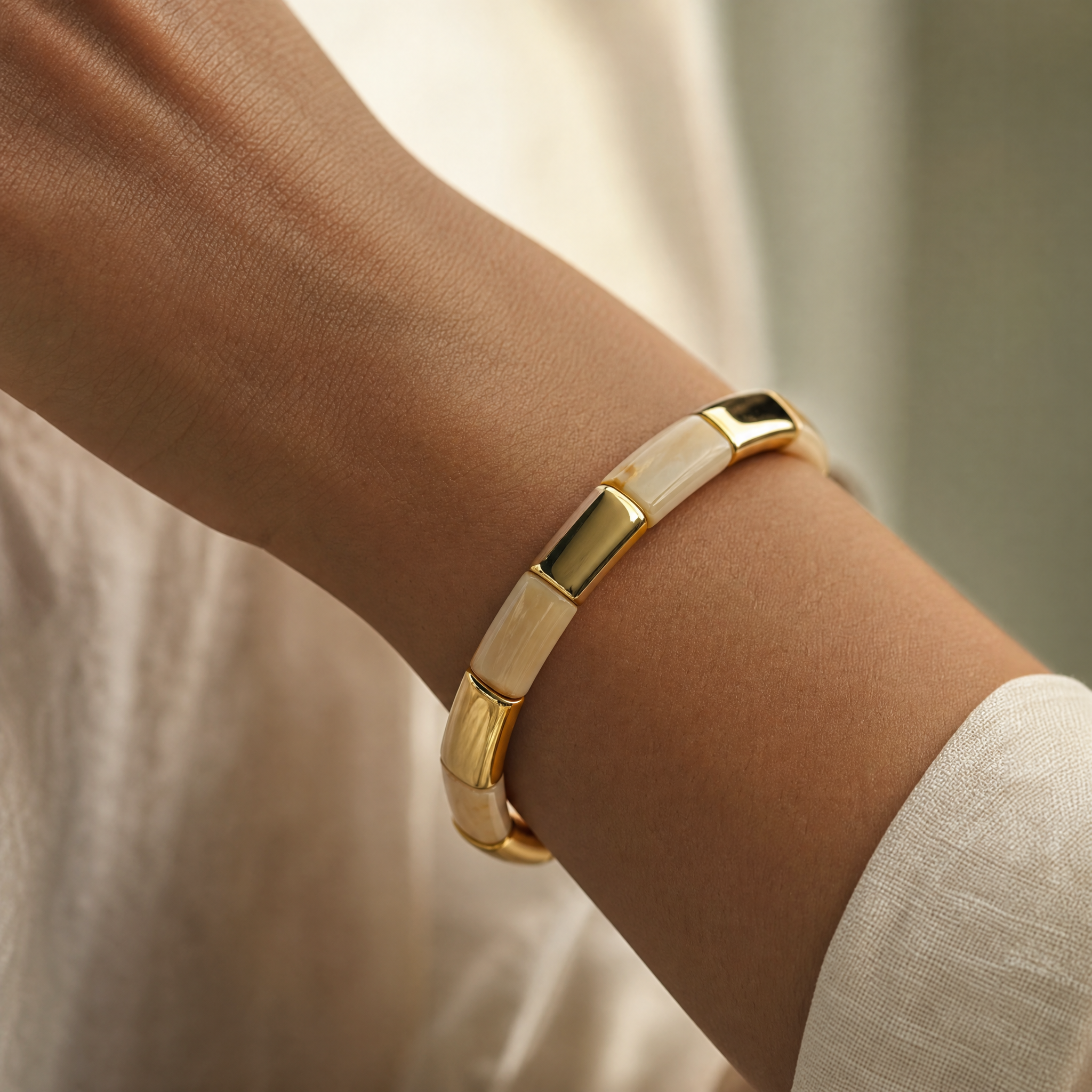 Cream Marble Tube Bracelet – detail