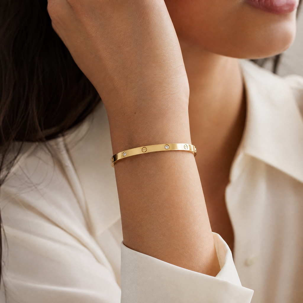 Gold Screw-Motif Bangle – detail
