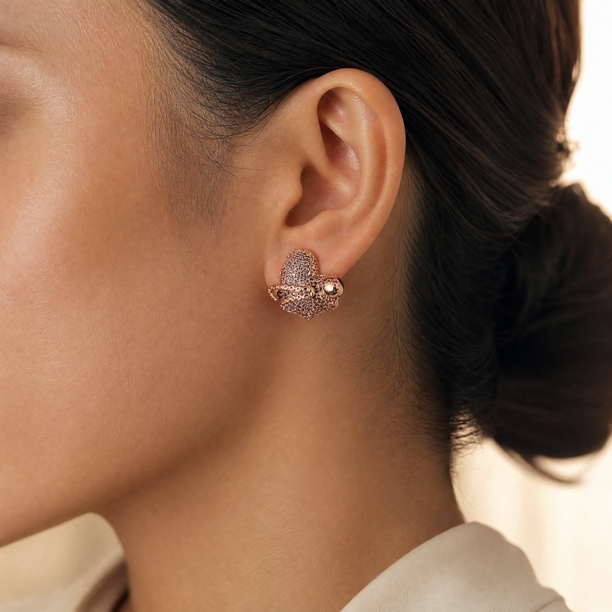 Rose Gold Heart Stud Earrings – detail