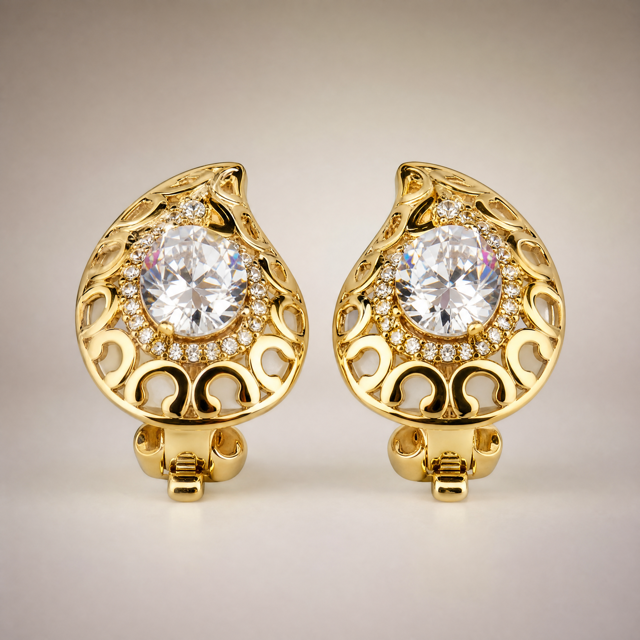 Gold Filigree Teardrop Clip Earrings – detail