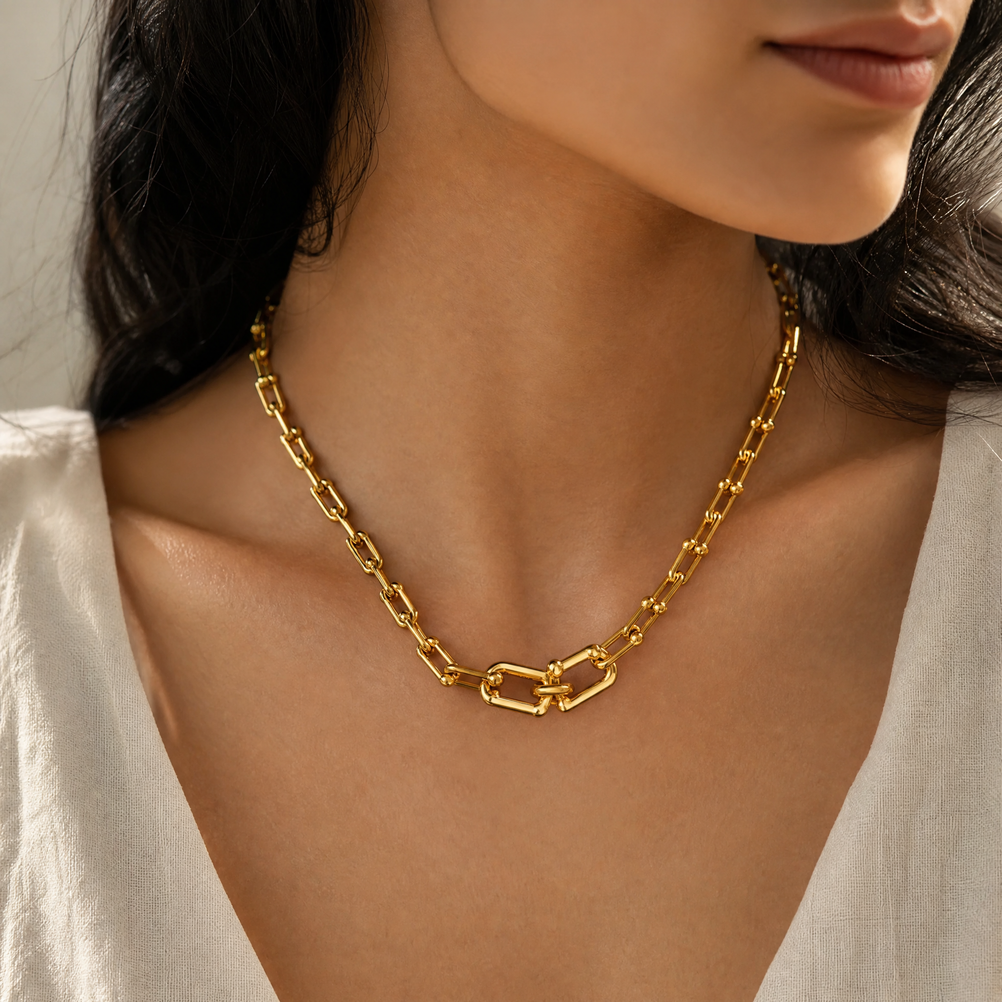 Gold U-Link Chain Necklace – detail